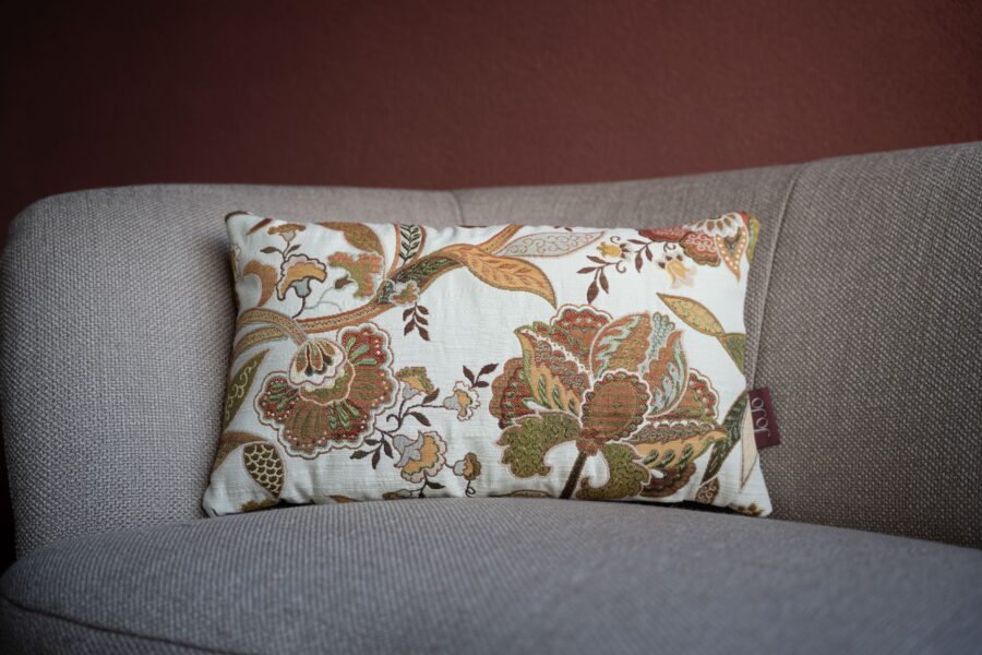 Sierkussen met bloemenprint