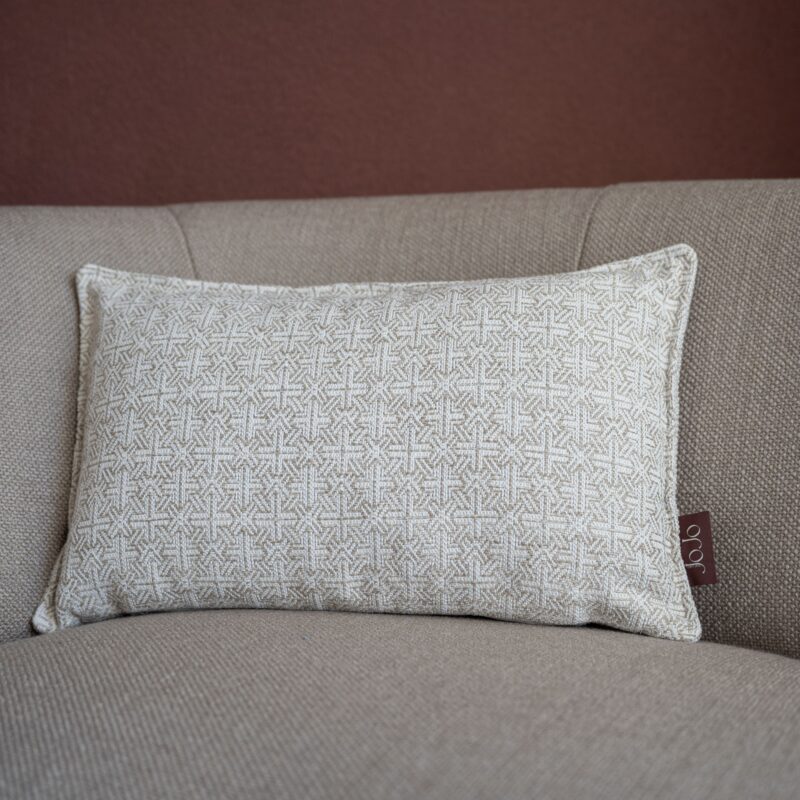 Ivory lines sierkussen met bies 30x50