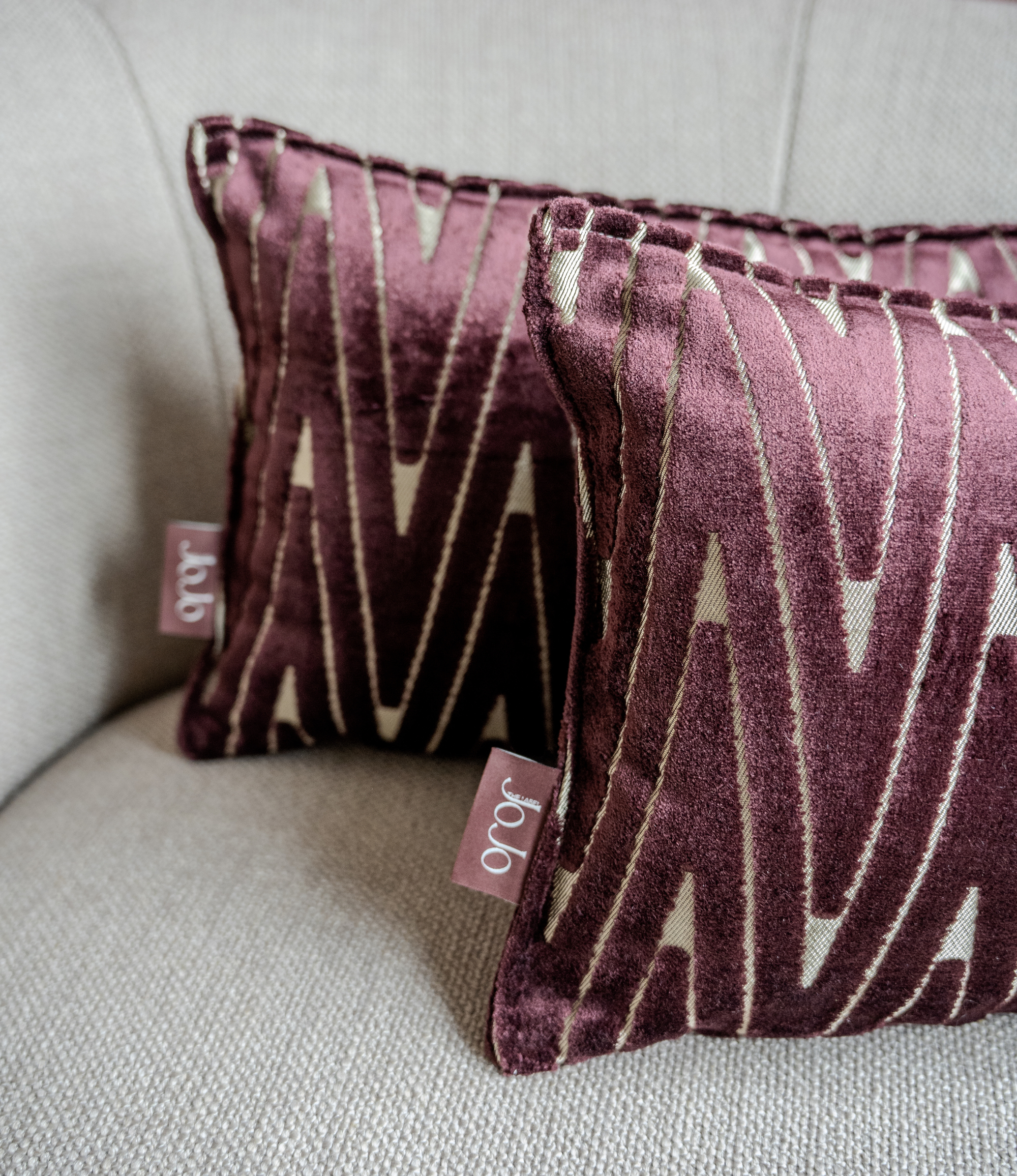 Burgundy sierkussen met bies 30x50 - Afbeelding 2