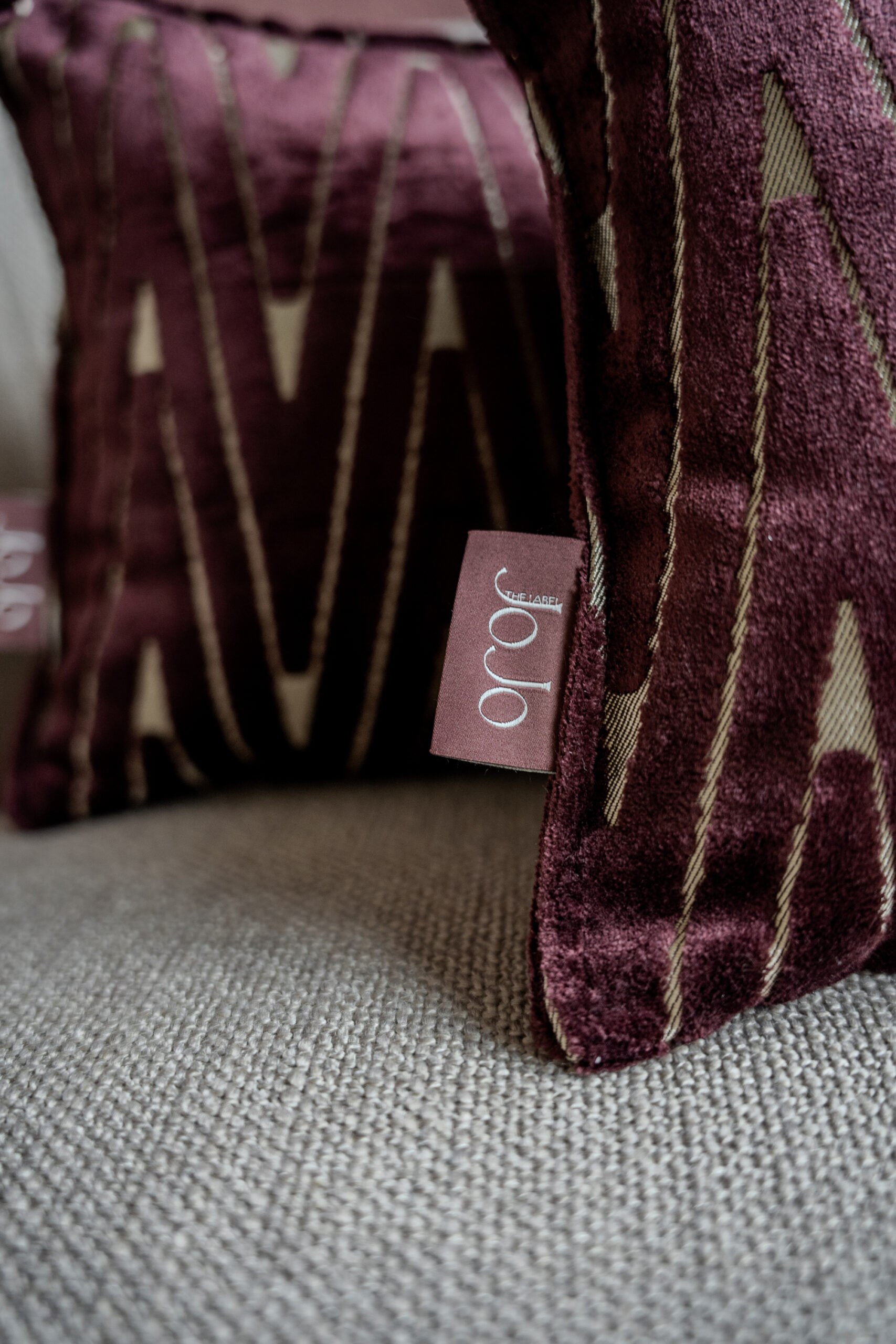 Burgundy sierkussen met bies 30x50 - Afbeelding 4